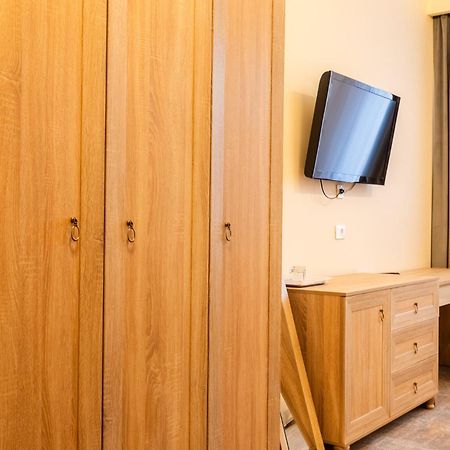 Pensiunea Floarea Soarelui Braşov Esterno foto