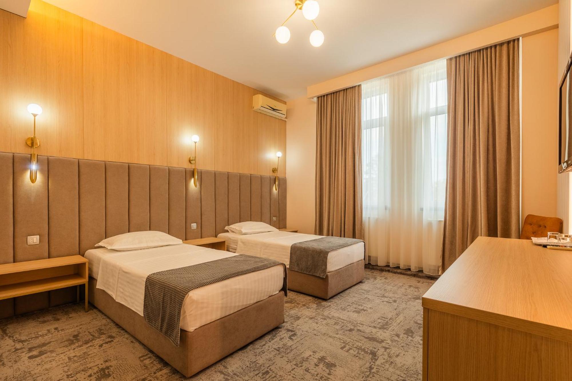 Pensiunea Floarea Soarelui Braşov Esterno foto